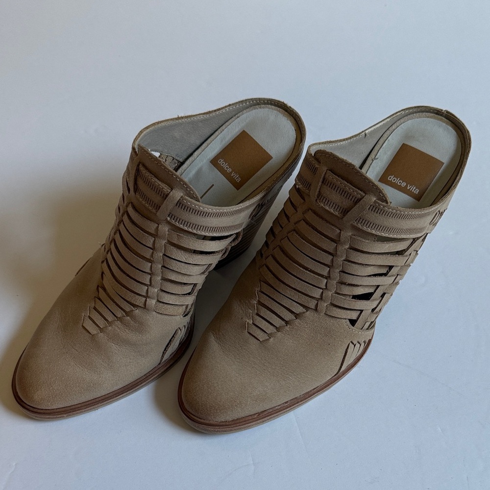 Dolce Vita Woven Tan Mules for Women. Size 7.5